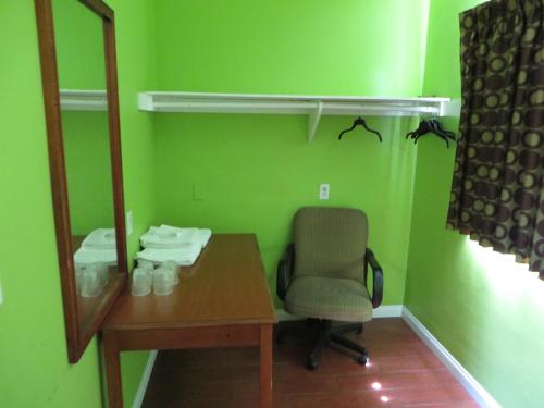 Day N Night Inn - photo 15