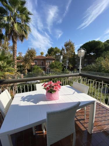 Villetta Trieste Flexrent Immobiliare Abissinia — 4-Star Luxury Hotel in Riccione, Italy