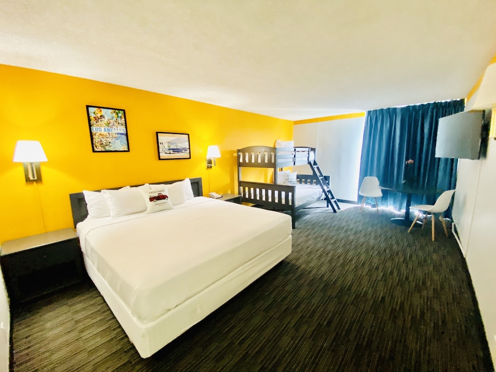 Glendale Express Hotel Los Angeles - photo 17