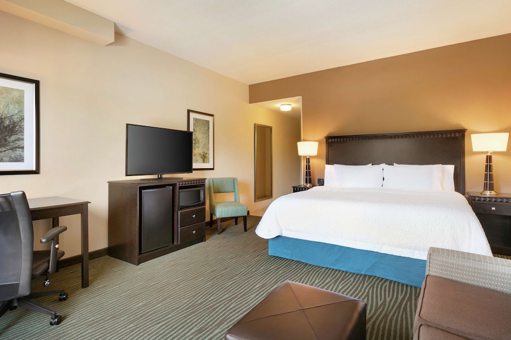 Hampton Inn & Suites Parkersburg Downtown - photo 6