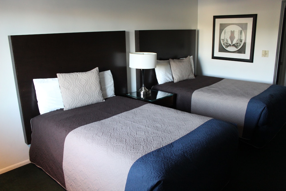 Cougar Land Motel - photo 17
