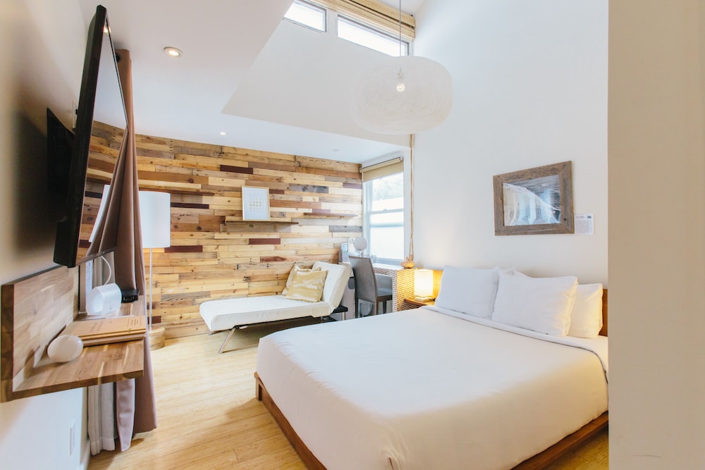 Inn at Moonlight Beach - photo 22