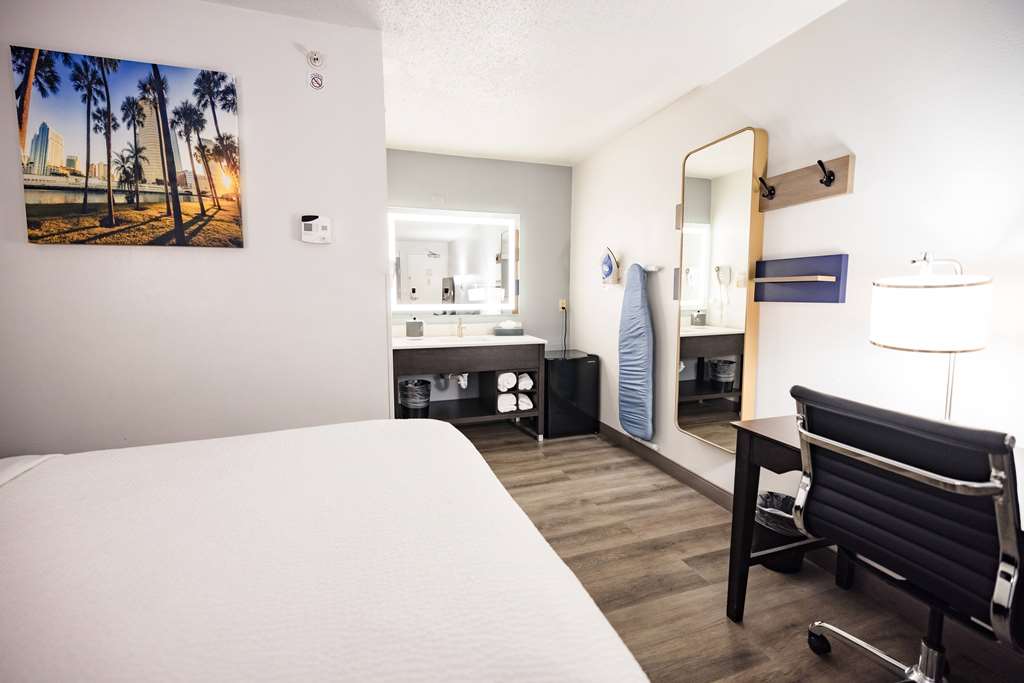 La Quinta Inn by Wyndham Tampa Near Busch Gardens - photo 29