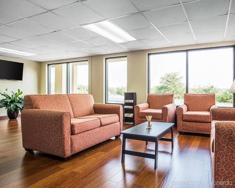 Claremont Inn & Suites - photo 13