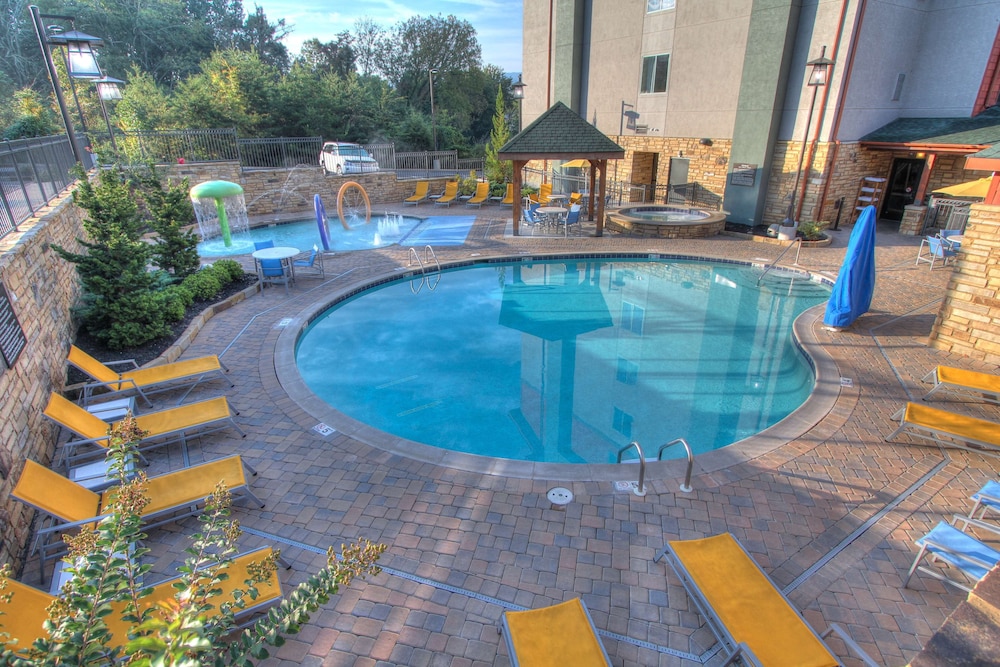Hampton Inn Pigeon Forge - photo 26