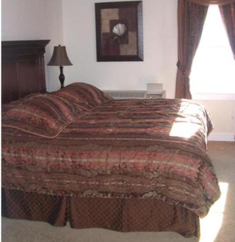Townsend Manor Inn - photo 5