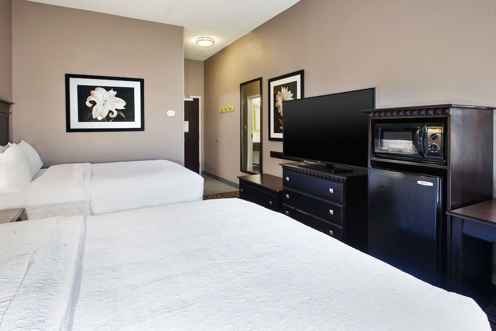 Hampton Inn & Suites Cleveland Airport Middleburg Heights - photo 16