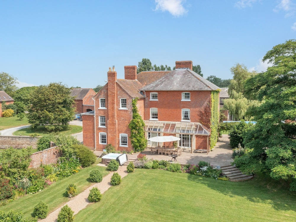 Hilltop House — 4-Star Luxury Hotel in Tenbury Wells, United Kingdom