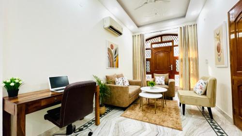 BluO Modern 2BHK Rohini Parking Balcony — 4-Star Luxury Hotel in New Delhi, India