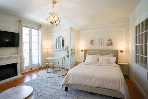 Chambre de Bonne in Downtown Long Beach — 4-Star Luxury Hotel in Long Beach, United States