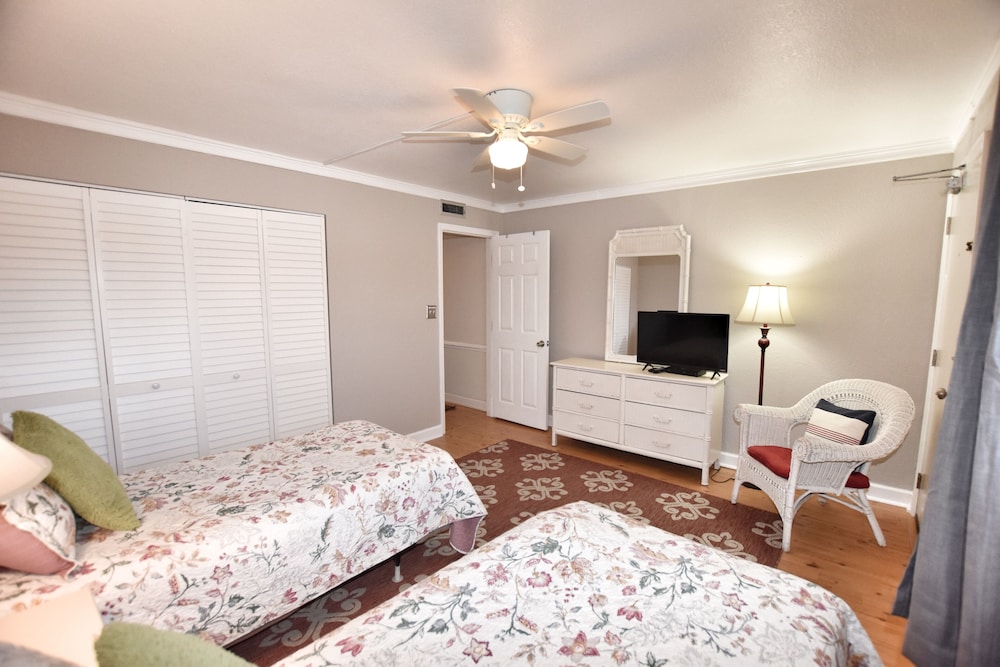 0401 Waters Edge Resort 3 Bedroom Condo by RedAwning - photo 13