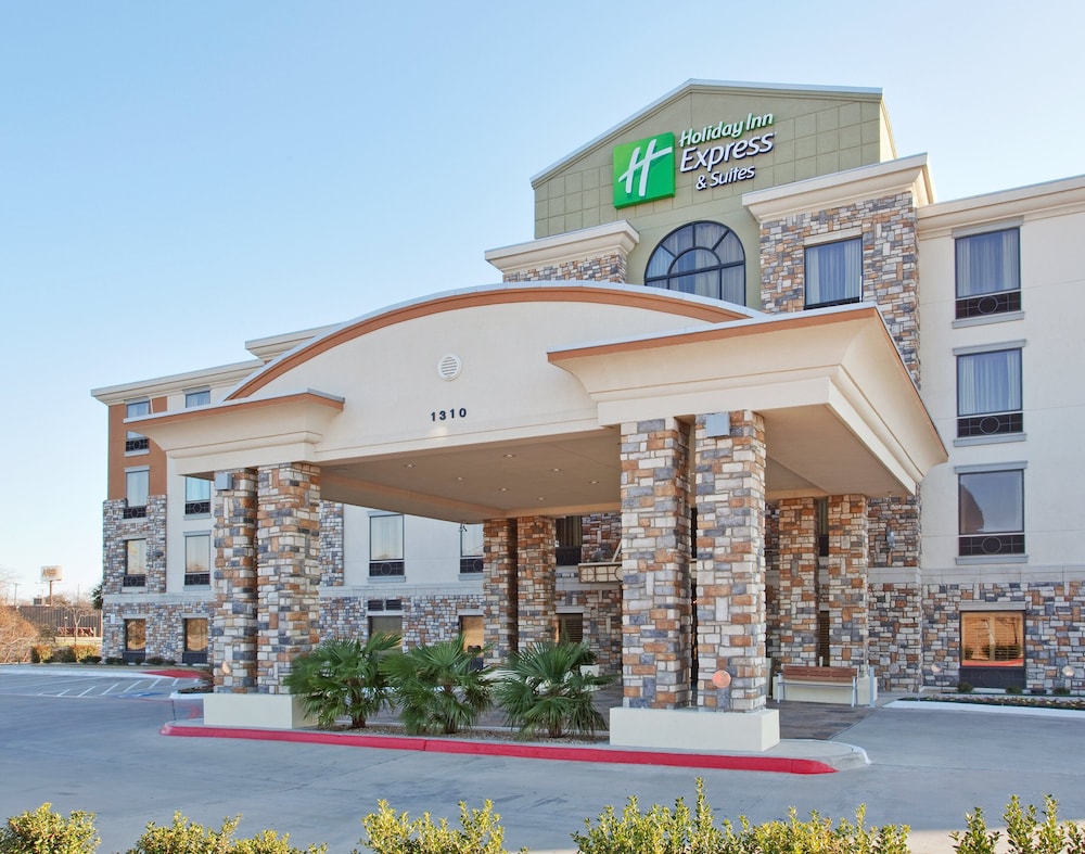 Holiday Inn Express Hotel & Suites Dallas South Desoto by IHG — hotel in Desoto