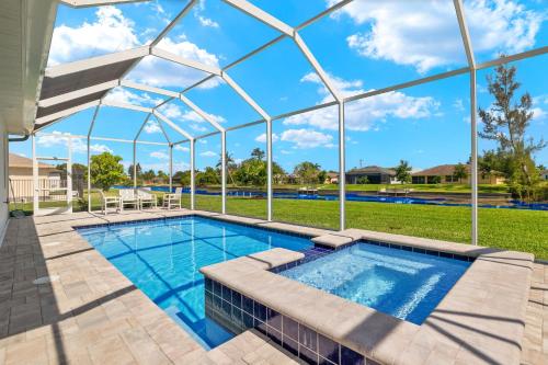 Villa Cape Vida Brand new 4 bedroom electric heated pool home on canal SWFL Rentals — 4-Star Luxury Hotel in Cape Coral, United States