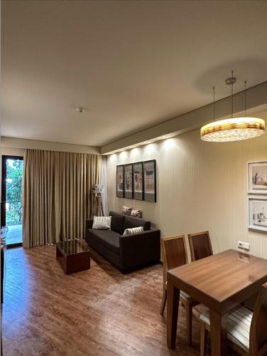 Dreamland Oasis 1st floor Apartment With a Garden by the Sea