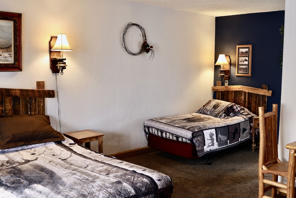 Rocky Mountain Lodge - photo 3