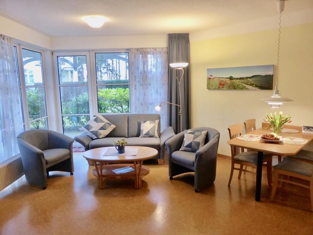 FeWo direkt am Strand mit Balkon und seitlichem Meerblick Haus Strelasund Binz — 4-Star Luxury Hotel in Ostseebad Binz, Germany