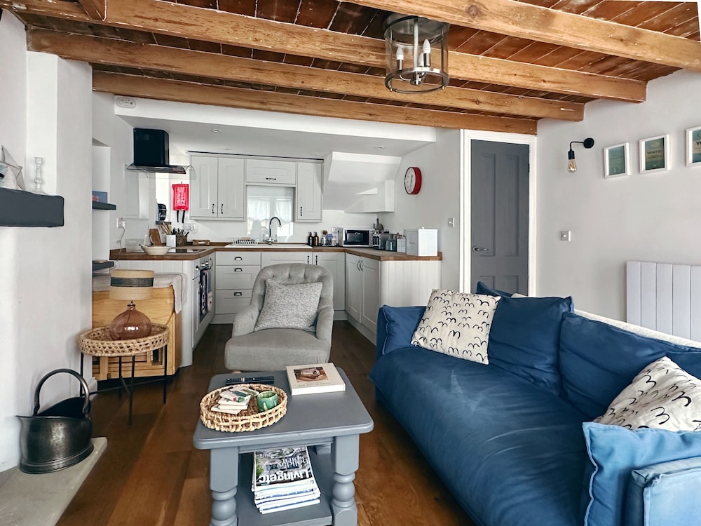 Shrimp Cottage 3 bed renovated cottage with stunning sea views — 4-Star Luxury Hotel in Saltburn-By-The-Sea, United Kingdom