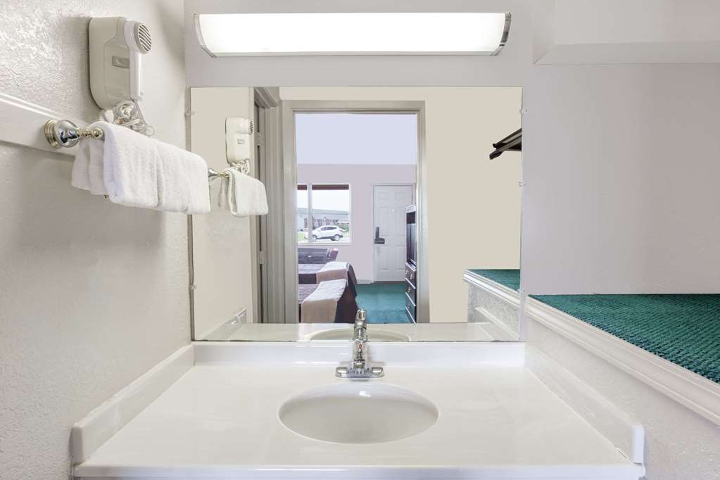 Knights Inn Peru - photo 5