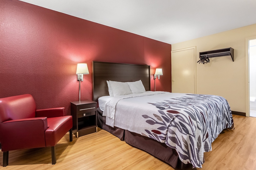 Red Roof Inn Scottsburg - photo 7