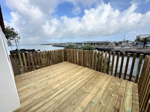 T0 com mezanino à beira mar — 4-Star Luxury Hotel in Madalena, Portugal