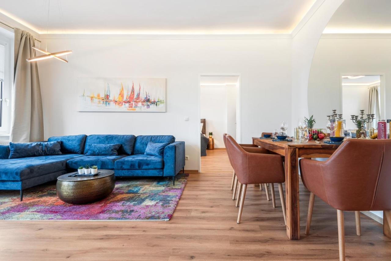 1 Bedroom TV modern Design — 4-Star Luxury Hotel in Vienna, Austria