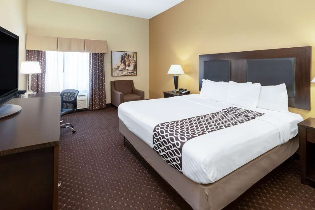 La Quinta Inn & Suites by Wyndham Houston New Caney - photo 19