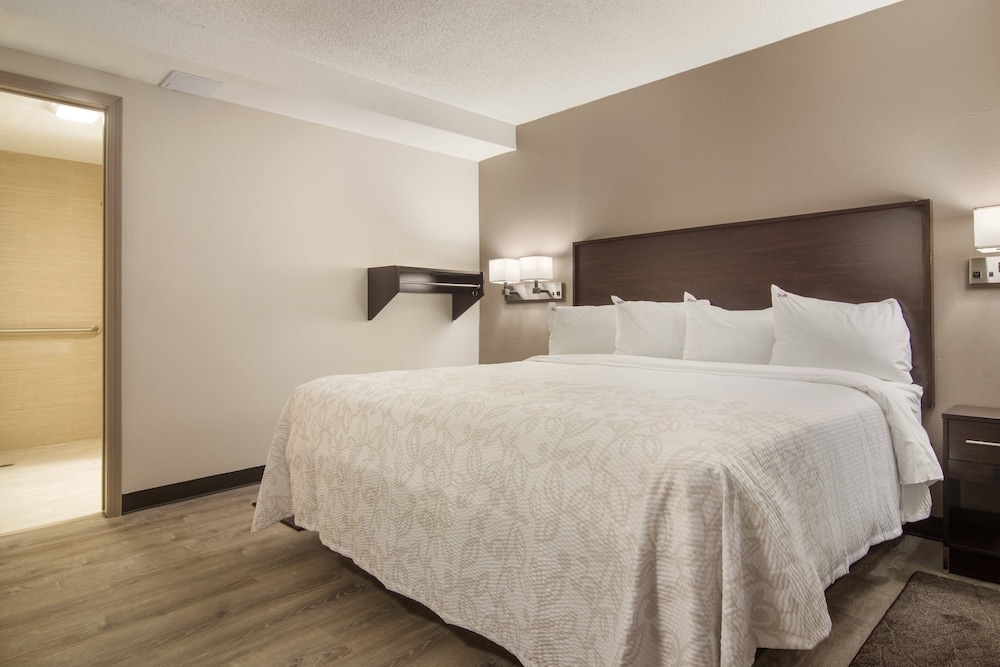 Red Roof Inn Plus & Suites Erie - photo 17