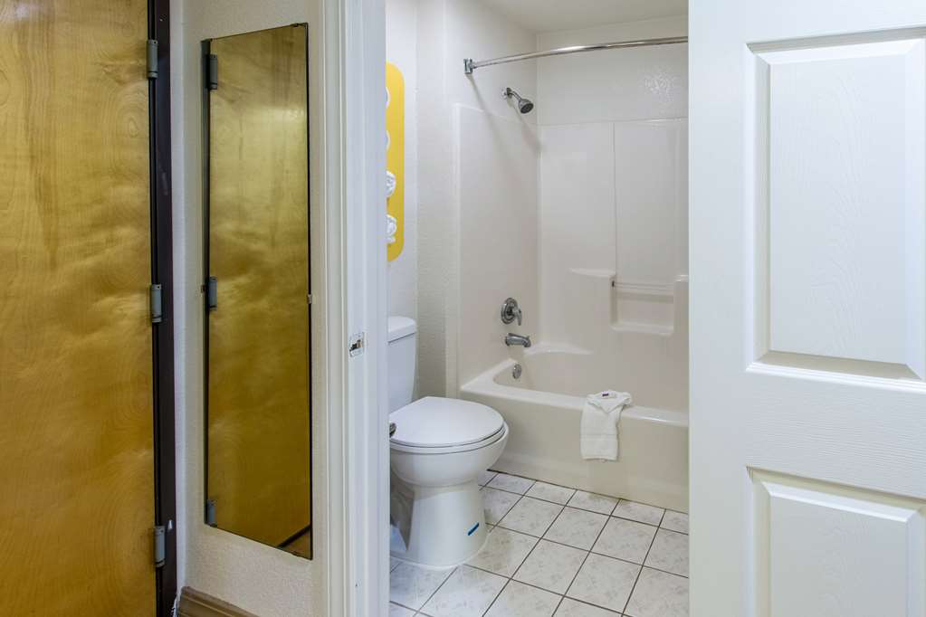 Motel6 Hutchins TX - photo 17