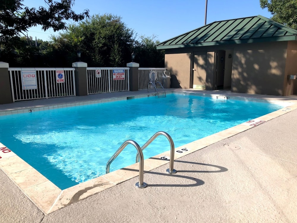 Holiday Inn Express Hotel and Suites Kings Mountain by IHG - photo 28