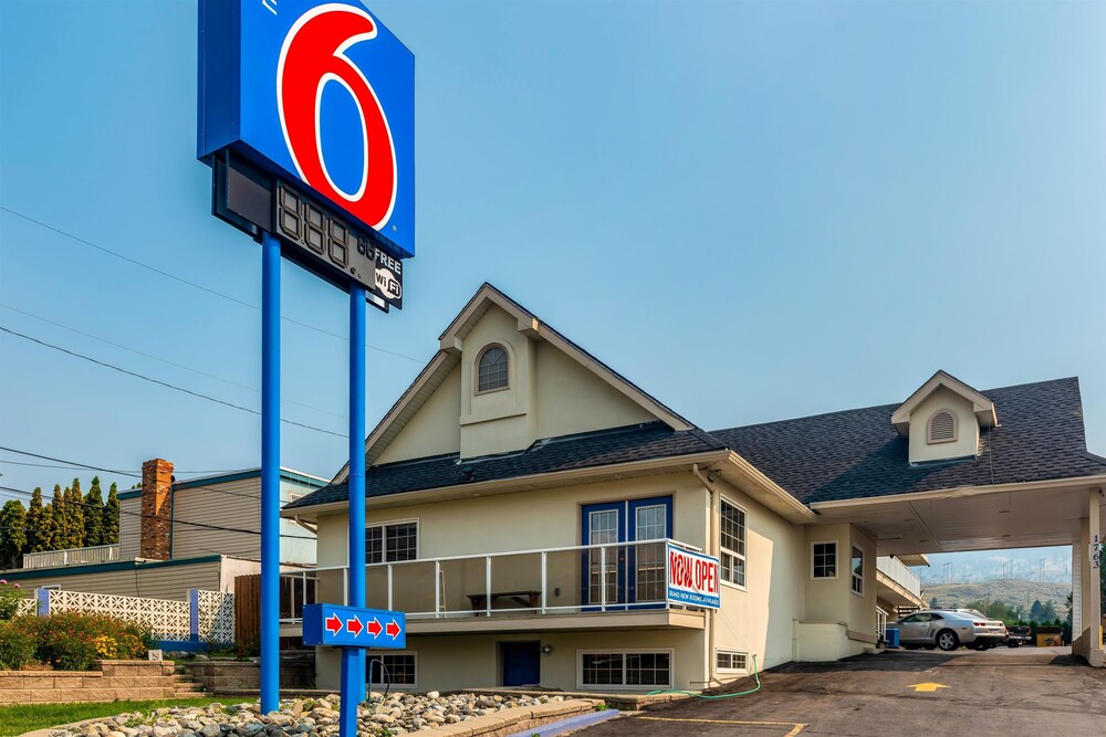 Motel 6 Kamloops BC in Kamloops, Canada
