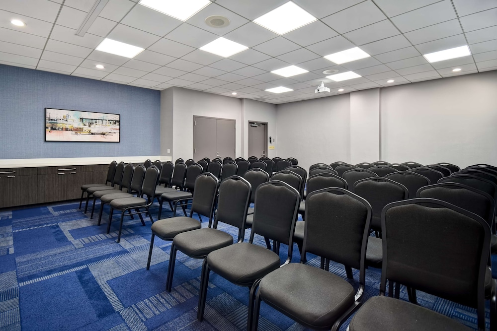 Hampton Inn Ny Jfk - photo 46