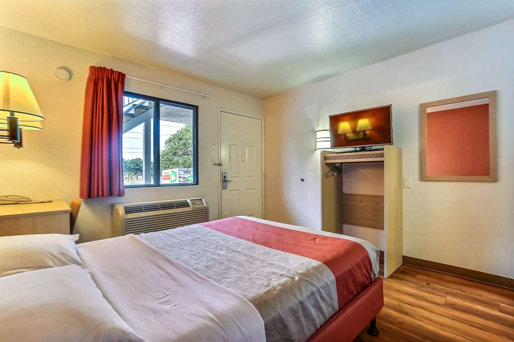Motel 6 Pinole CA - photo 13