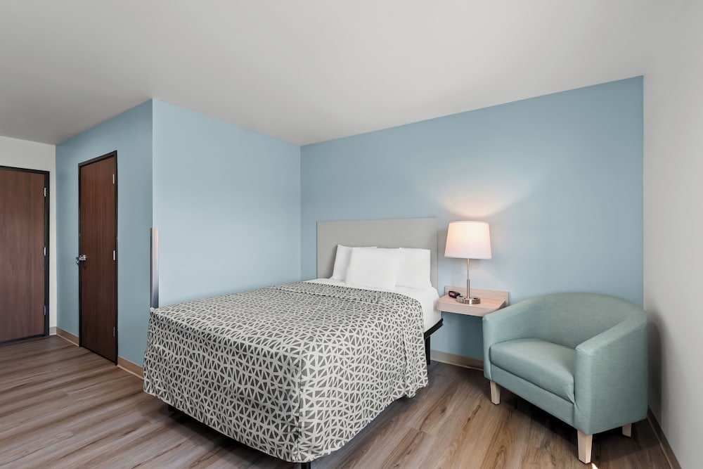 WoodSpring Suites Coralville Iowa City - photo 8