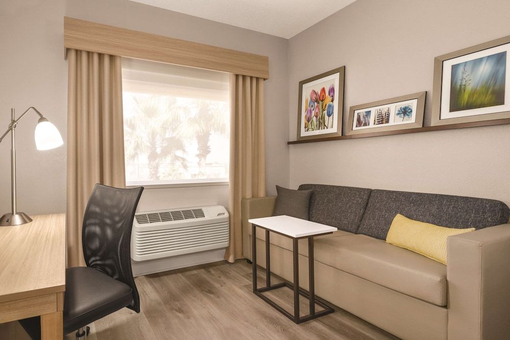 Baymont Inn and Suites by Wyndham The Woodlands - photo 4