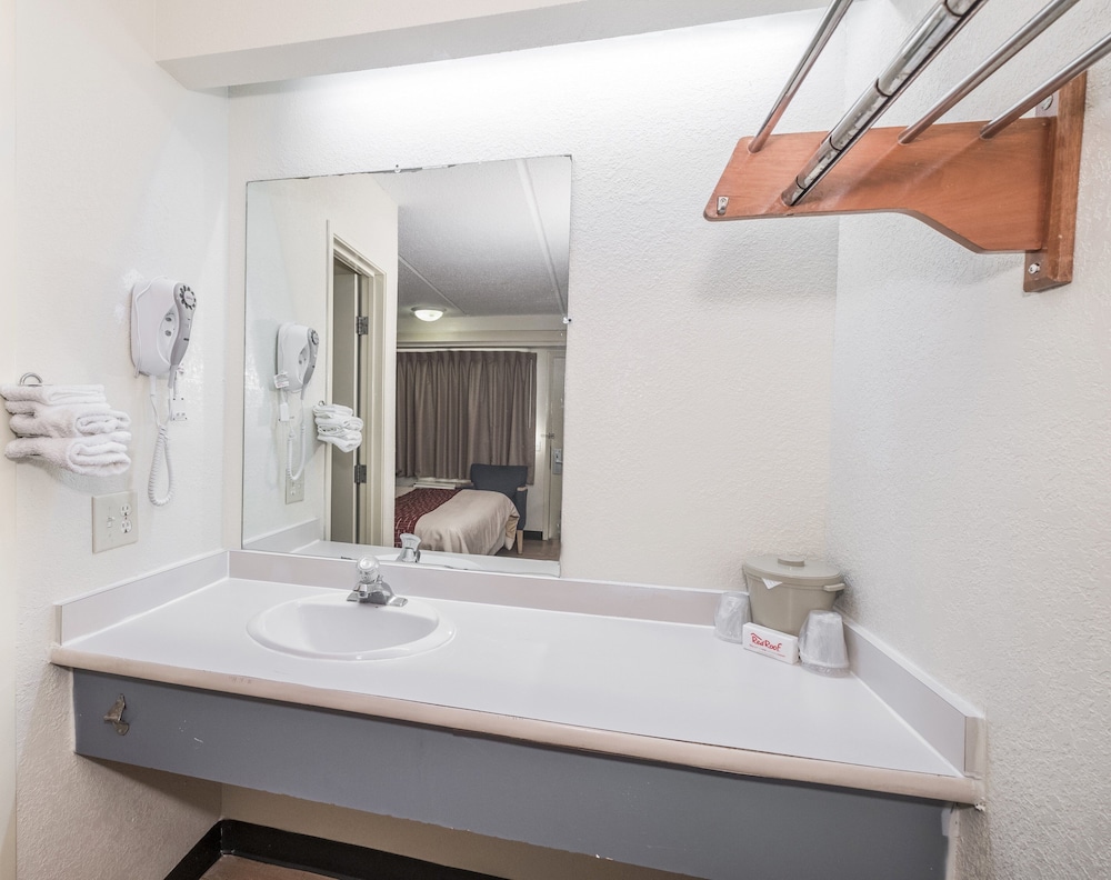 Red Roof Inn Atlanta Norcross - photo 16