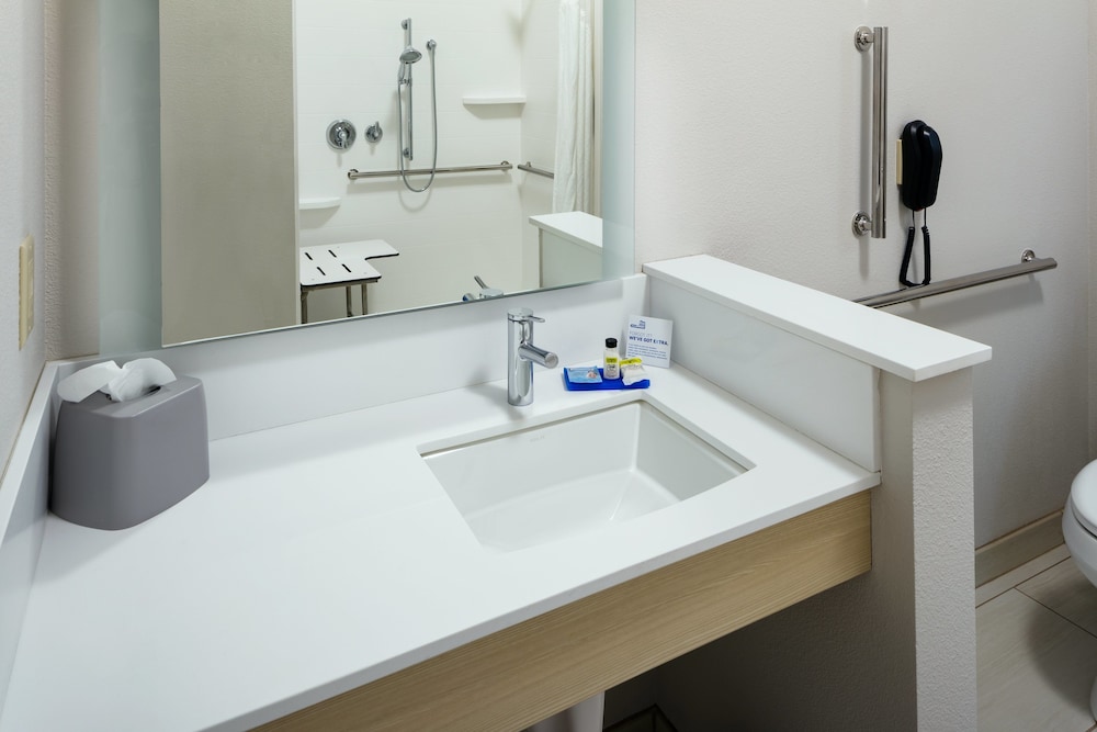 Holiday Inn Express & Suites Medford by IHG - photo 18