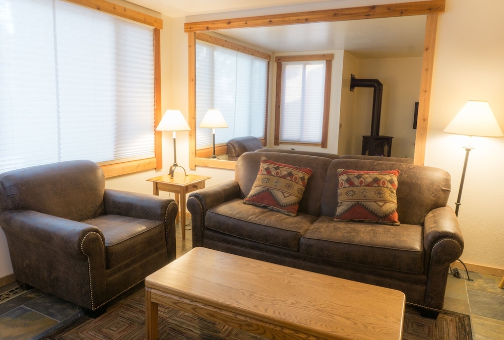4025 Ski Trails — 4-Star Luxury Hotel in Truckee, United States