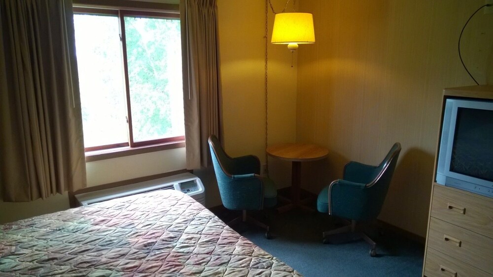 The Travelers Inn - photo 3