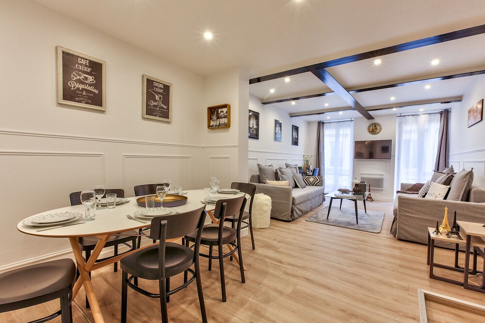 14 Luxury Flat Eiffel Design 1 — 5-Star Luxury Hotel in Paris, France
