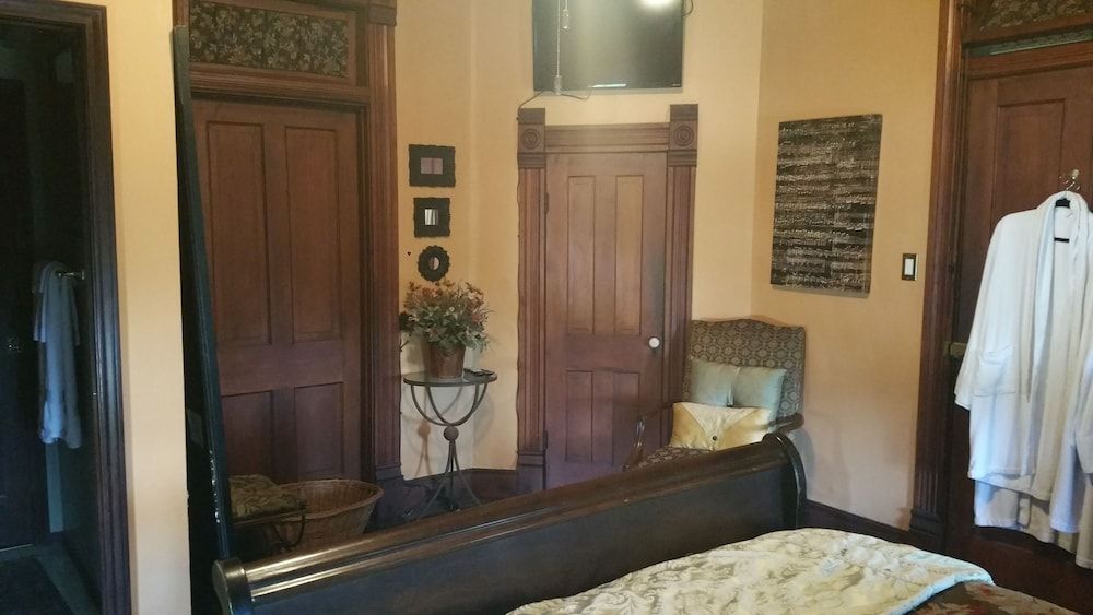 Fig Tree Manor - photo 9