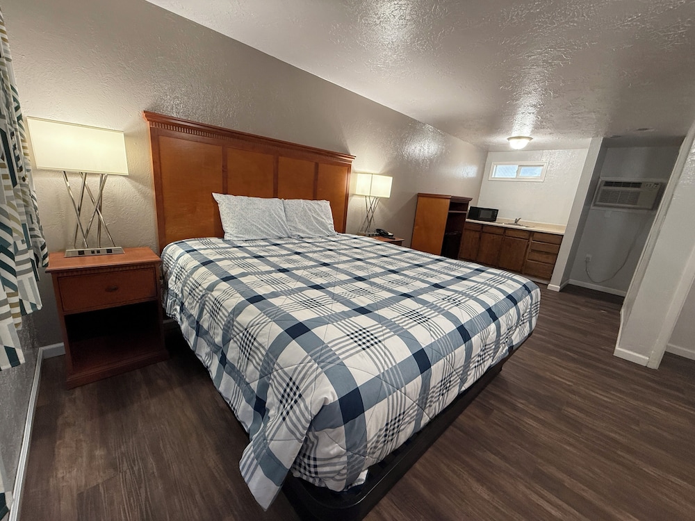 Budget Inn Bend by OYO - photo 12