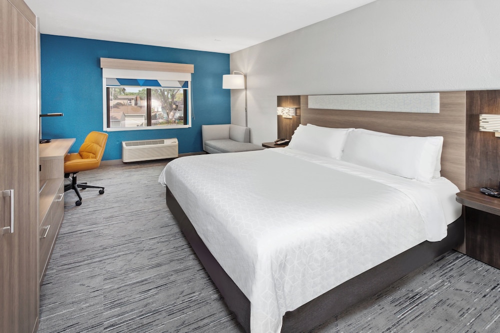 Holiday Inn Express Cleveland Airport Brookpark by IHG - photo 24