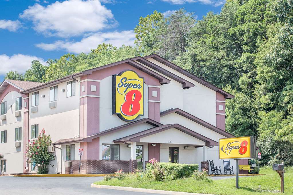 Super 8 by Wyndham Roanoke VA - featured photo