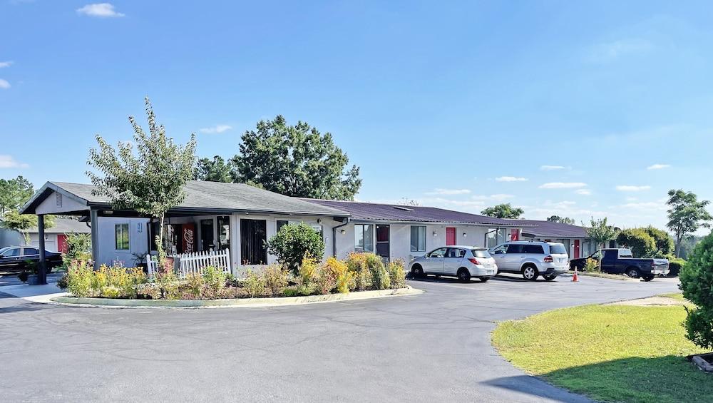 Express Inn - carbon neutral hotel in Thomson