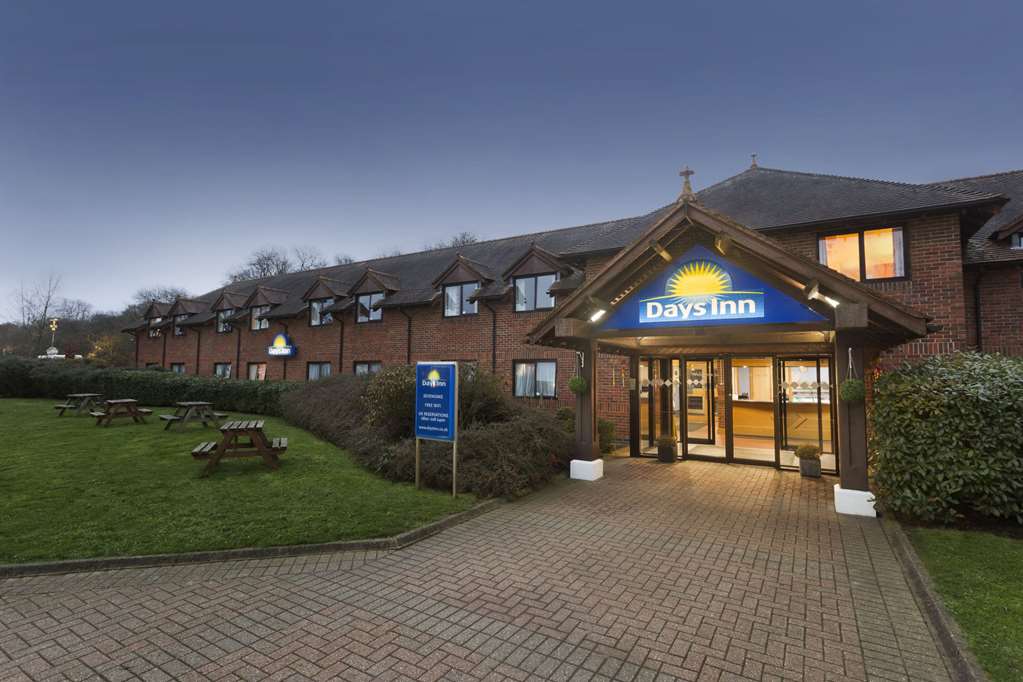 Days Inn by Wyndham Sevenoaks Clacket Lane — hotel in Westerham
