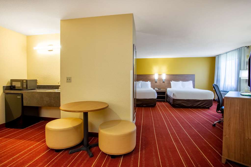 Days Inn by Wyndham Marquette - photo 37