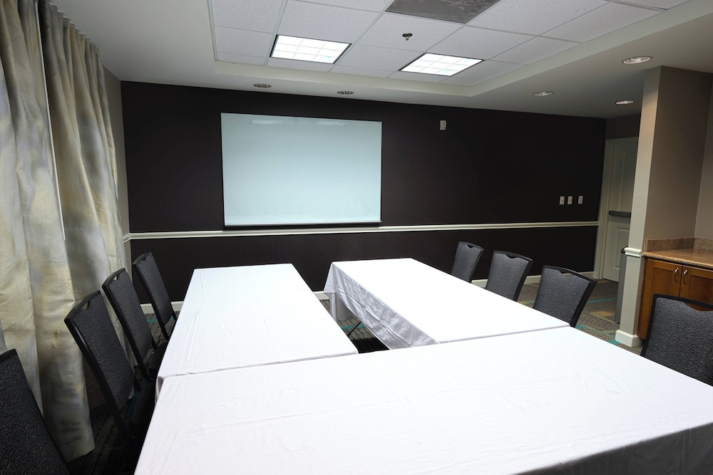 Residence Inn Marriott Airport - photo 21