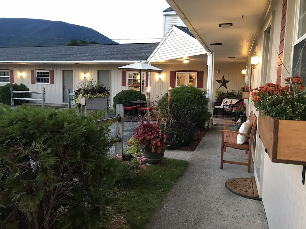 Brittany Motel - photo 55