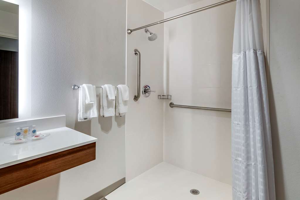 Comfort Suites Grandview Kansas City - photo 15