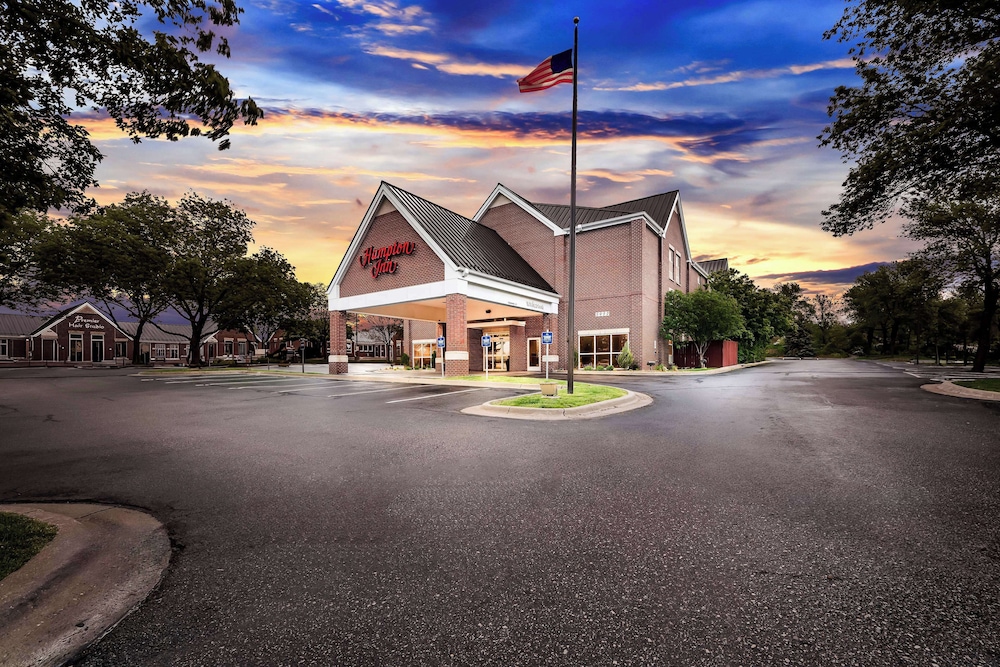 Hampton Inn Lincoln South Heritage Park - photo 46